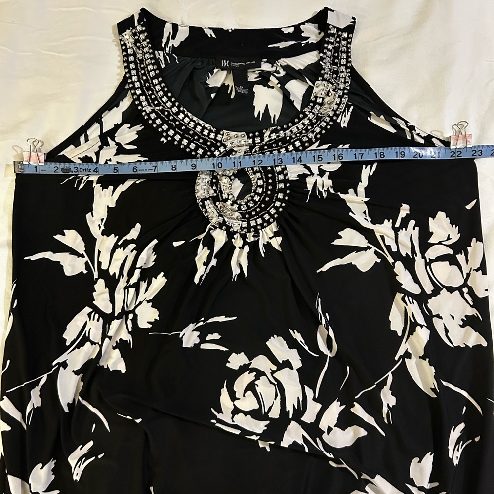 INC International Concepts Black & White large floral rose Embellished Blouse 1X - Picture 9 of 14